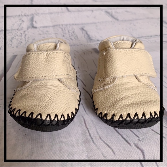 OUTBAK’S Ivory Leather Infant Crib Mocassins - Picture 3 of 6